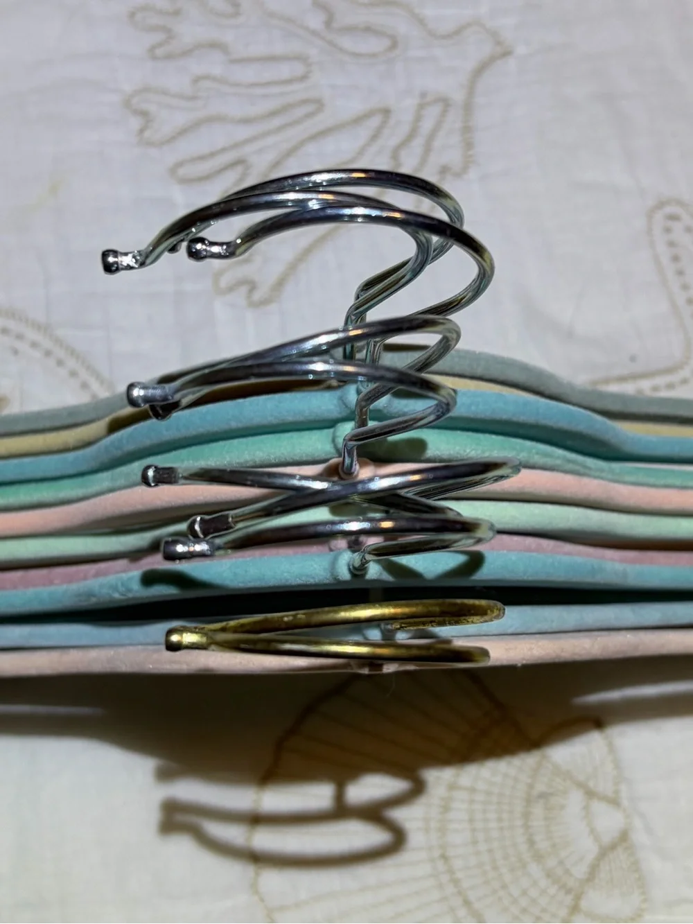 Set of 10 Velvet Non-Slip Full Sized Hangers in Pastel Pink & Mint